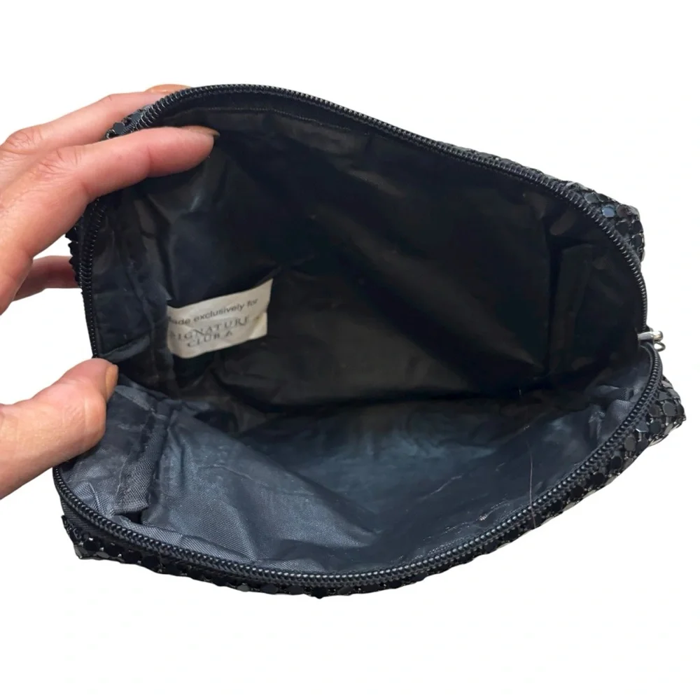 Signature‎ Club A Brand Black Metal Mesh Cosmetic bag with Red Lip Zipper Pull
